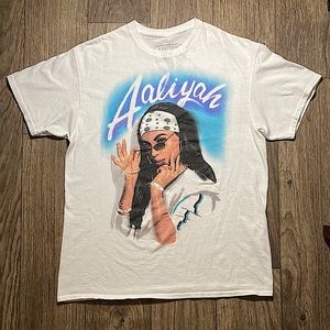 Aaliyah T-Shirt Size L